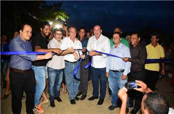 Prefeitura entrega Estradão do Penha e moradores da região comemoram
